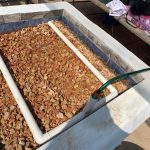 Llenado del humedal construido con el material granular (arena gruesa y brita)