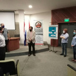 Francisco Mendieta y Verónica Peralta, Dr. Rubén Alcides López Santacruz (Decano de la FIUNA), el Dr. Antonio Aquino (Director de Investigación), el Dr. Roberto Martinez López (Director del PUBIABM), la Prof. MSc. Liz Centurión (Coordinadora del PUBIABM).