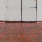 Instalación del sistema de alambres para la ???????????????????????????? ????????????????????????????, la cual es una alternativa de la jardinería que se basa en el diseño y construcción de superficies recubiertas con vegetación en un plano vertical.