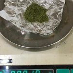 Pesaje de 1 g yerba mate para posterior determinación de concentración de N, P y K.