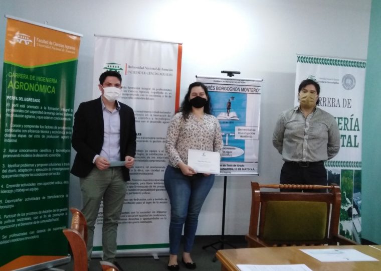 Estudiante Evelyn Karina Centeno Torres, Becaria. Prof. Dr. Osvaldo David Frutos González, Tutor. Prof. Dr. Roberto Martinez López, Director del PUBIABM