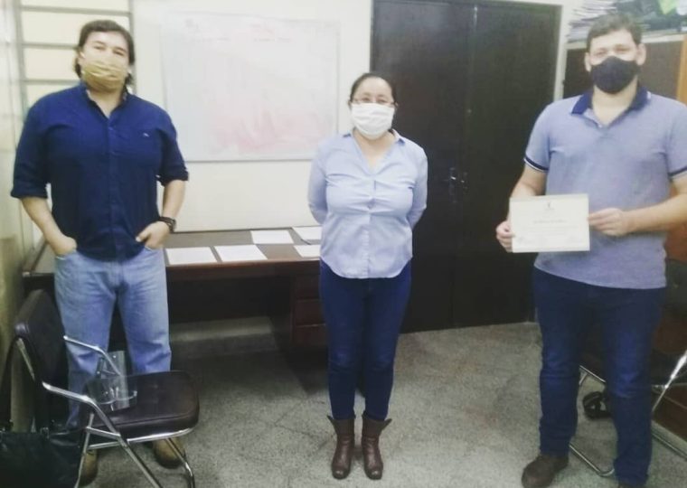 Luis Fernando Garay, Dr. Roberto Martínez López (Director del PUBIABM), la Dra. Maura Díaz (Orientadora de Tesis del mencionado becario).
