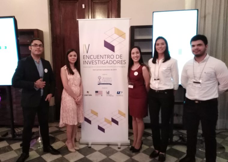 Miembros de la Coordinación del PUBIABM y los estudiantes en representación de los becarios