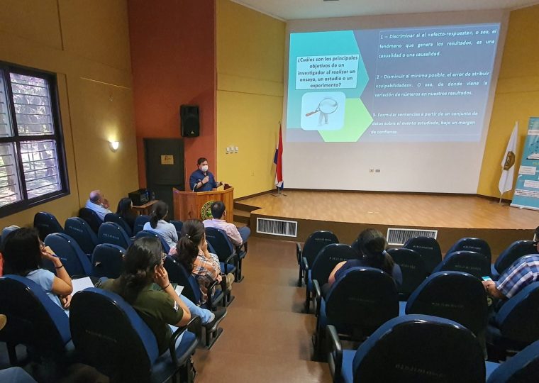 Dr. Roberto Martínez, Programa Universitario de Becas para la Investigación “Andrés Borgognon Montero” (PUBIABM) y el Centro Multidisciplinario de Investigaciones Tecnológicas (CEMIT – UNA). Tema: Investigación en Zoogenética y Producción Animal: Porqué discriminar la casualidad de la causalidad, y cómo hacerlo.