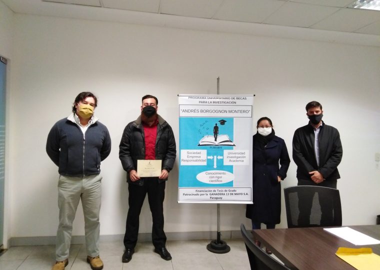 Digno Milciades Vera Arza, la Prof. Dra. Maura Isabel Diaz Lezcano (Tutora del Becario), el Lic. Eduardo Borgognon Montero (Director de la Ganadera 13 de MAYO S.A., patrocinante del PUBIABM), el Dr. Roberto Martínez López (Director del PUBIABM), la Lic. Liz Mariela Centurión (Coordinadora del PUBIABM)